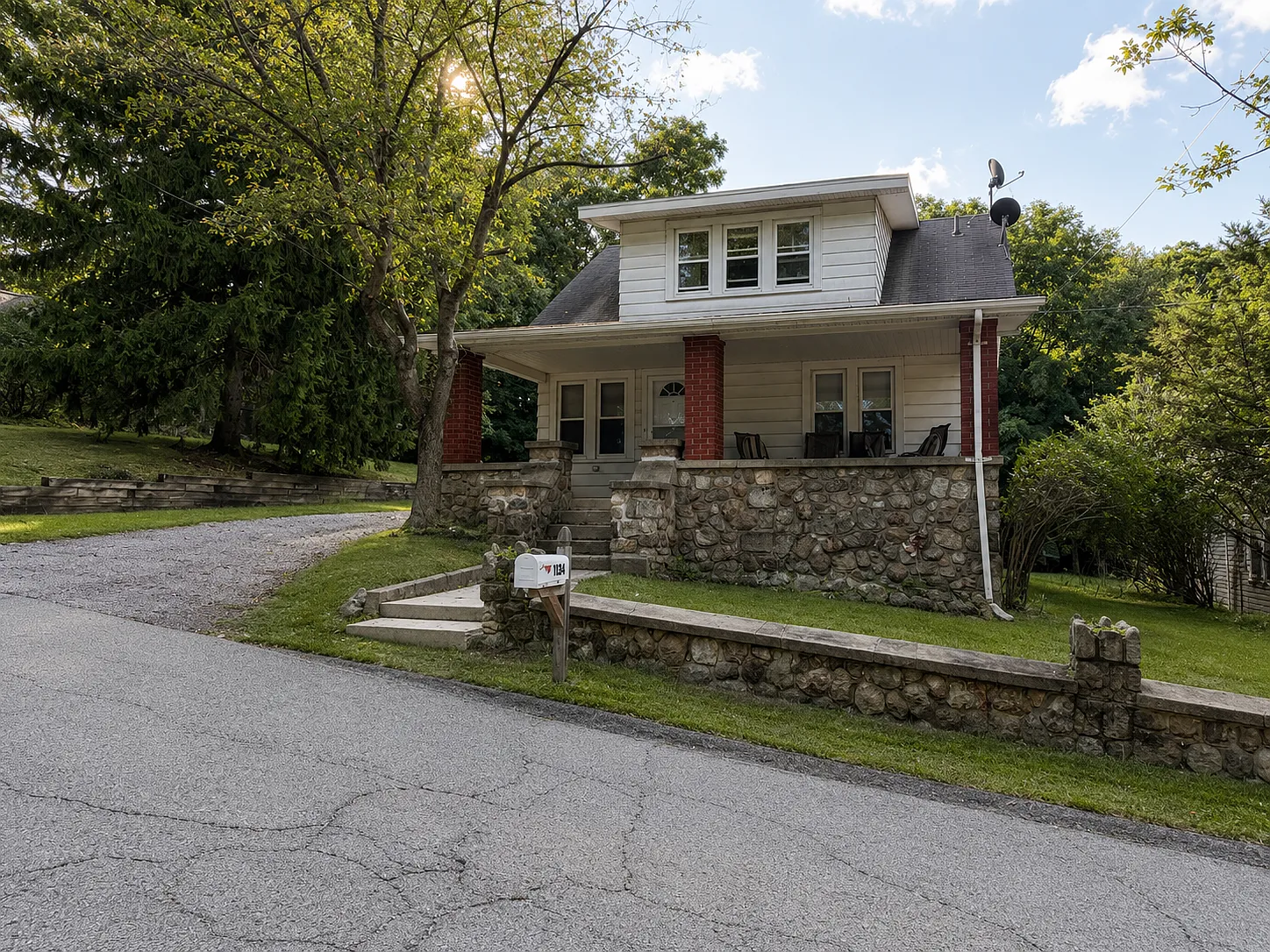 3 bed, 768 sqft, $2,925 — Photo 2