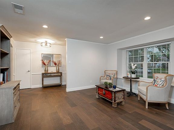 5th image of 2718 Bernadette Ln