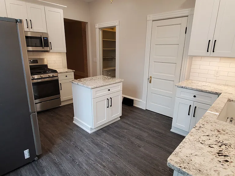 2054 N Cambridge Ave — Photo 15