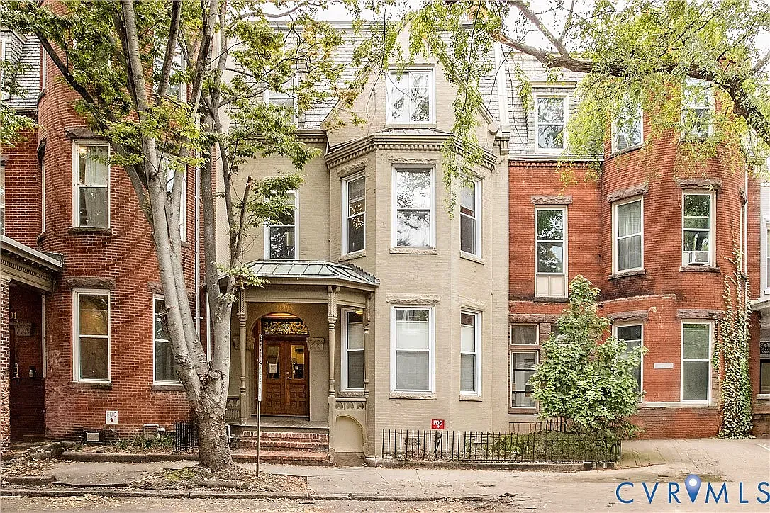 3 bed, 1250 sqft, $2,500 — Photo 1