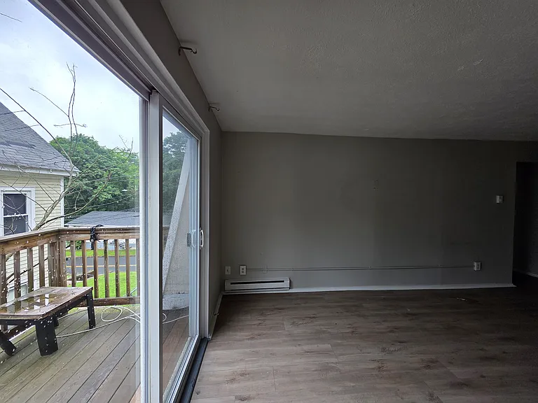 61 Warwick St #H — Photo 6