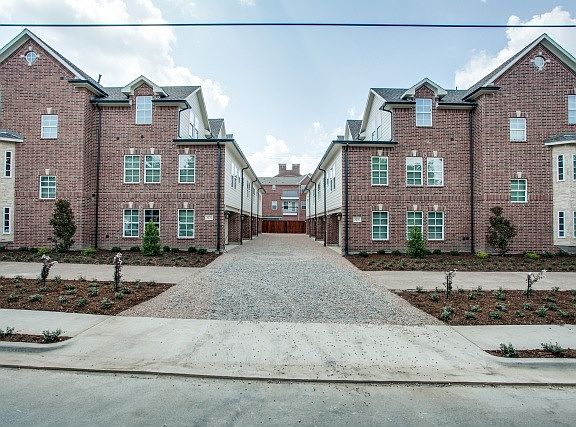 8 townhouses in complex