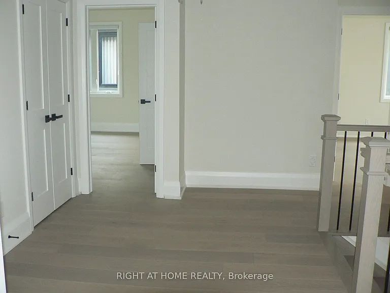 13 Bell Park St — Photo 11