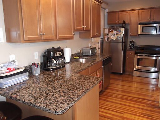 4th image of 2710 Stuart Ave #U7