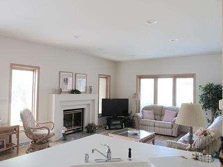 3rd image of 565 Sir Howard Ct