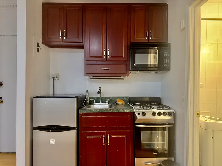 112 W 72nd St #3F — Photo 4