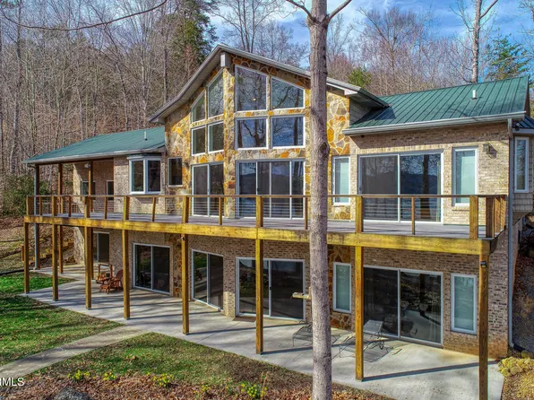 805 Norris Shores Dr, Sharps Chapel, TN 37866