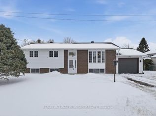 2620 Denise Ave, Ottawa, ON K4B 1J8