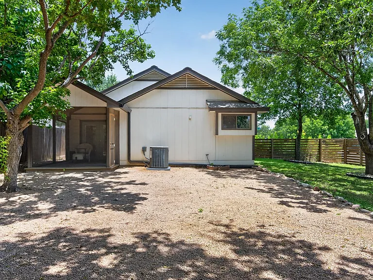 801 Kavanagh Dr — Photo 28