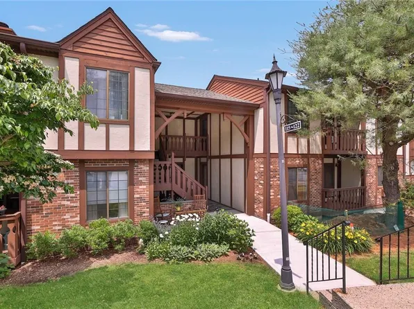 121 Foxwood Circle #121, Mount Kisco, NY 10549