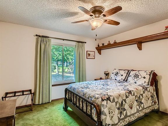 4th image of 445 Frankie Ln
