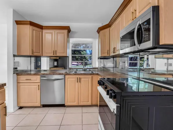 17 Willowbrook Lane #204, Delray Beach, FL 33446