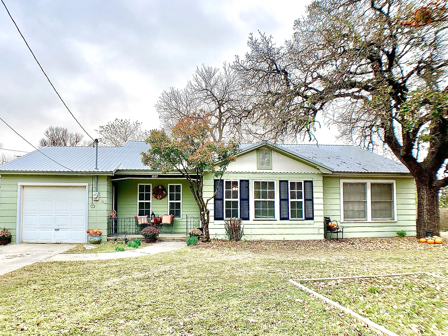 1027 W Frey St — Photo 1