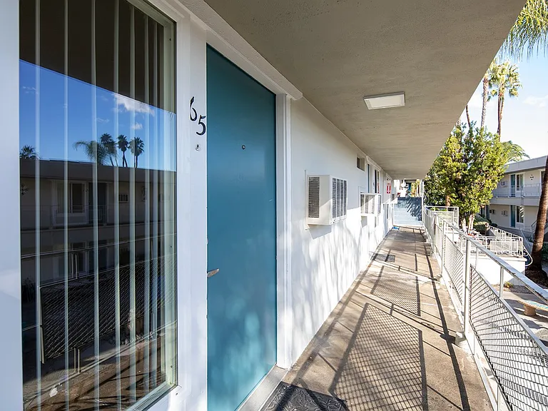 Aztec Pacific Apartments — Photo 43