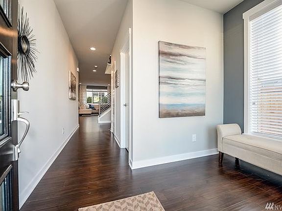 Entryway (picture from model home - same floor plan as renta