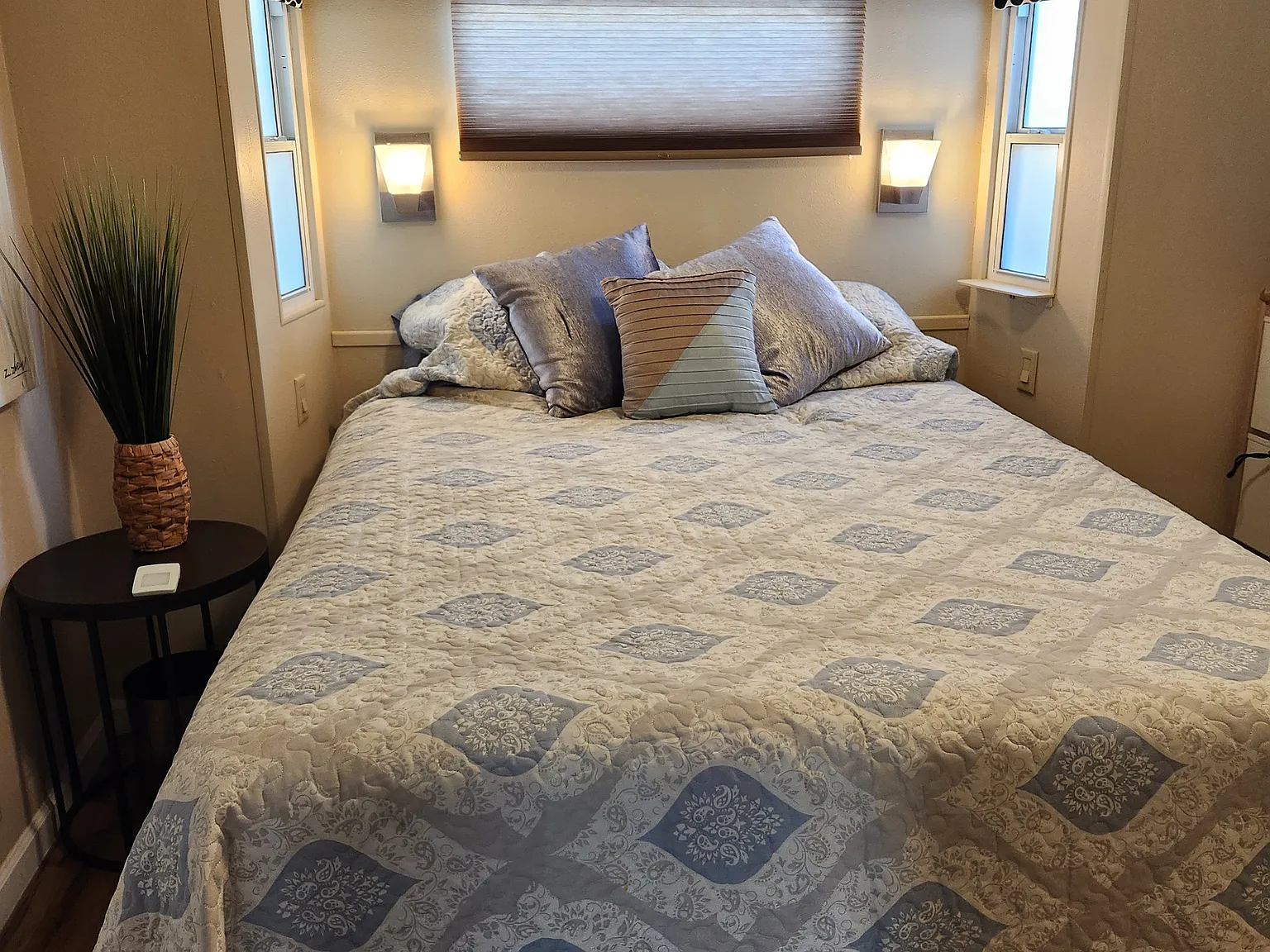 2 bed, 1.5 bath, 800 sqft, $1,600 — Photo 4