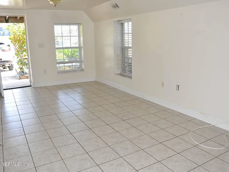 127 7th Ave N #102 — Photo 7