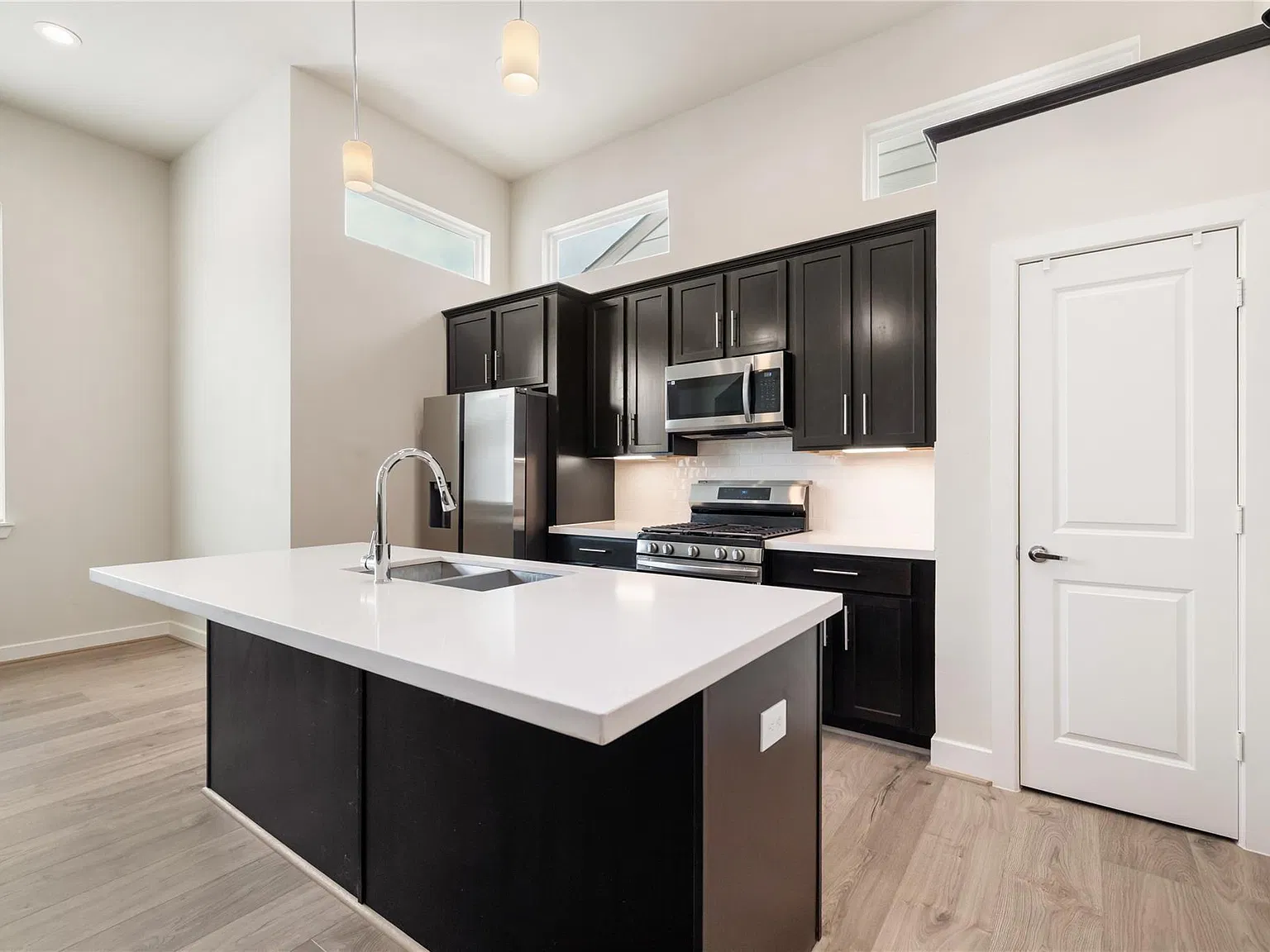 3 bed, 2.5 bath, 1562 sqft, $2,250 — Photo 3