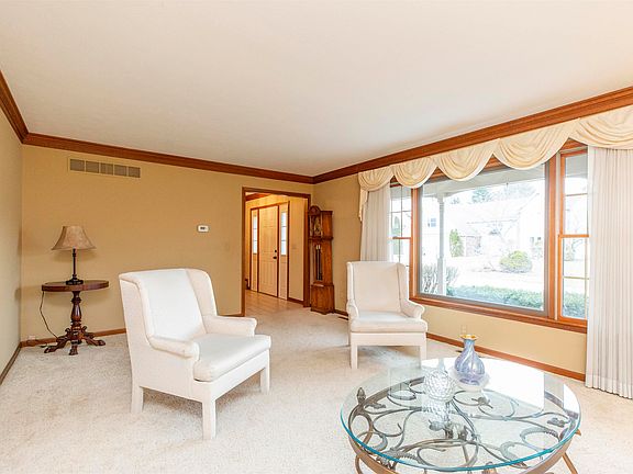 3rd image of 51869 Foxdale Ln