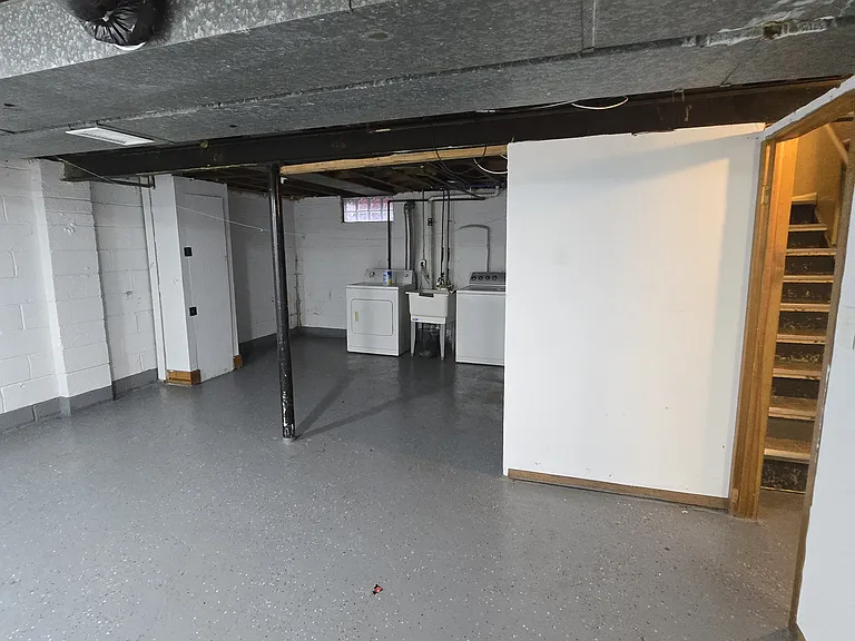 21227 Panama St — Photo 35