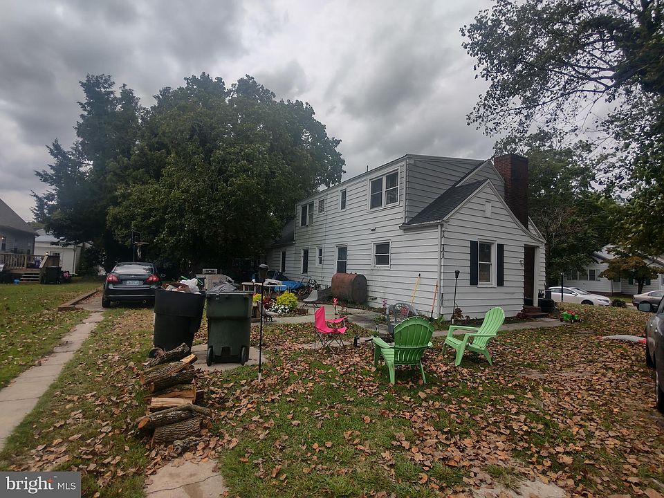2nd image of 901 Hanover St