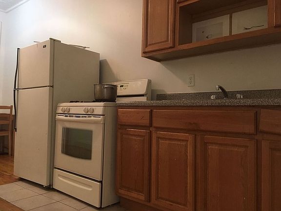 2nd image of 321 Harman St APT 3L