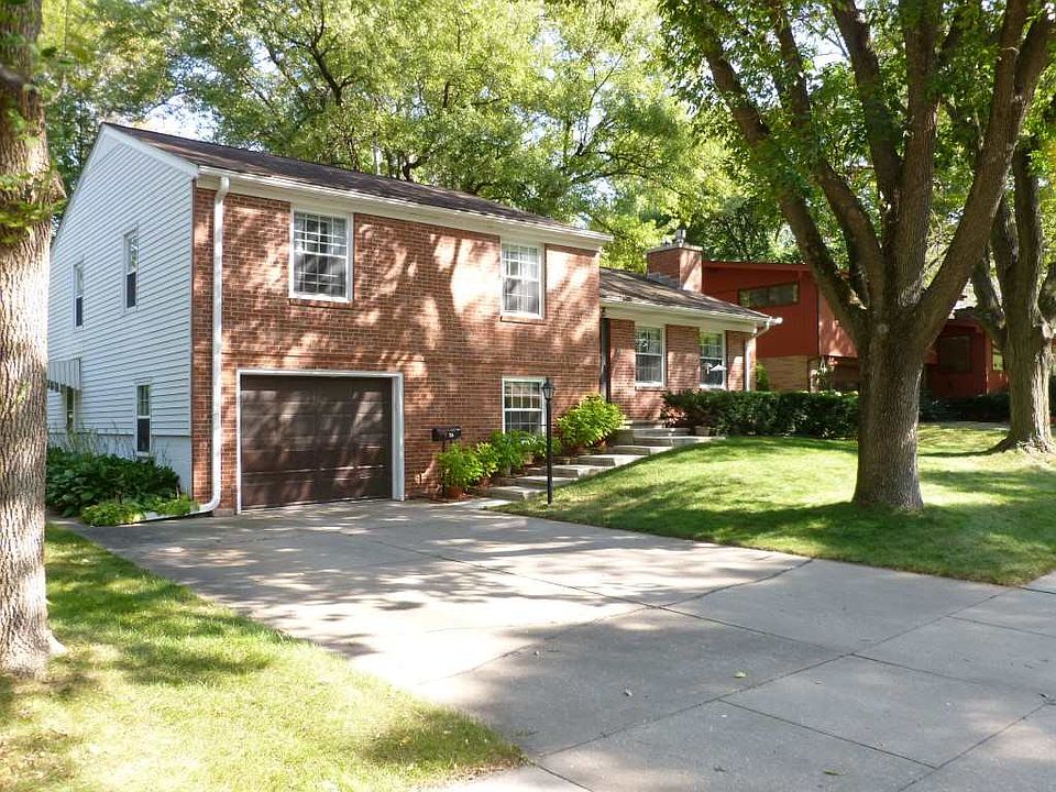 1st image of 26 Montrose Ave