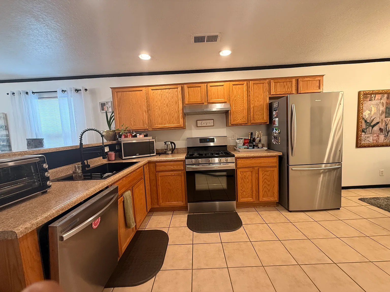 3 bed, 1085 sqft, $1,800 — Photo 3