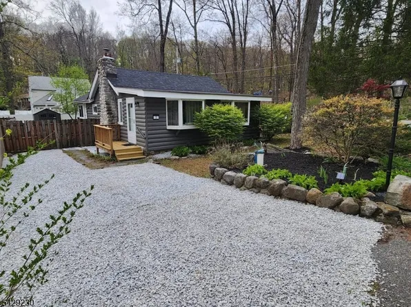 5 Sanoset Rd, Vernon Twp., NJ 07422