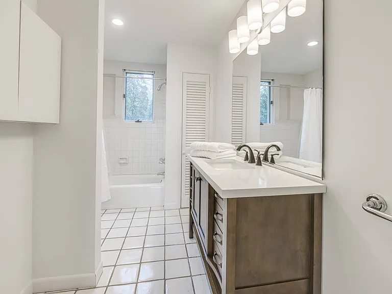 4 Peconic Rd — Photo 18