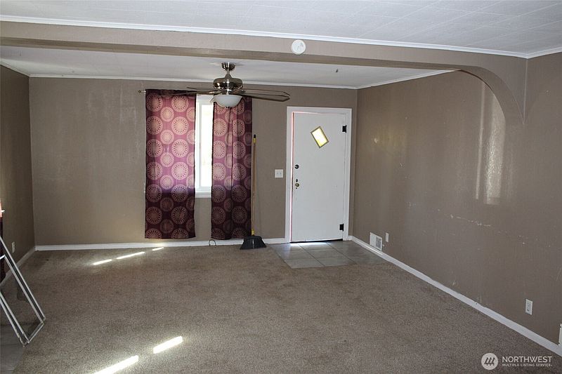 4th image of 104 E 5th Avenue