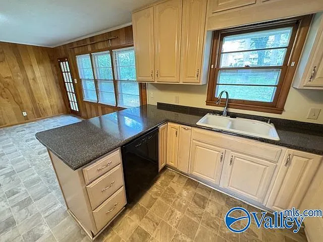 1607 Chapman Ave NE — Photo 9