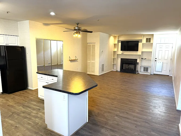 1160 Wickford Ct #10F — Photo 7
