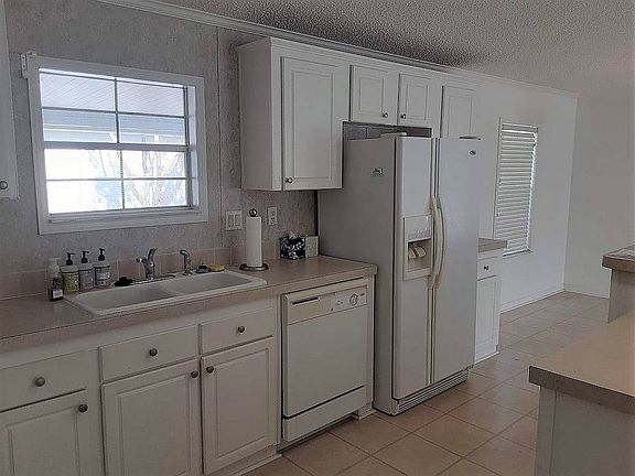 3rd image of 692 Bamboo Palm Way