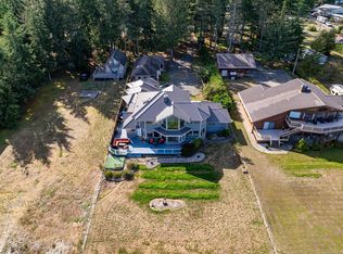 9060 Clarkson Ave, Comox Valley, BC V9J 1B3