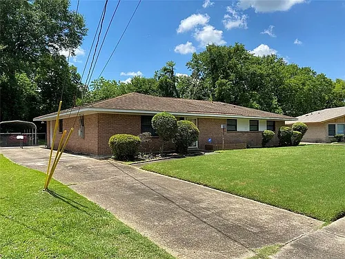915 Queensbury Dr Photo 1