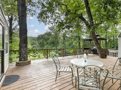 943 Hickory Ln, Pineville, MO, 64856