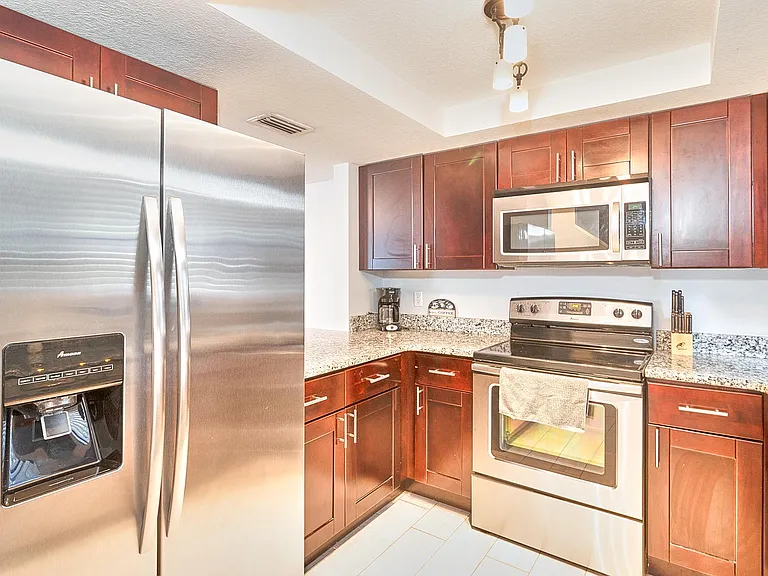 2417 W Stroud Ave #A — Photo 7