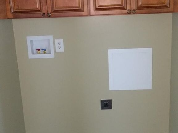 1728 Oak St Laundry Area