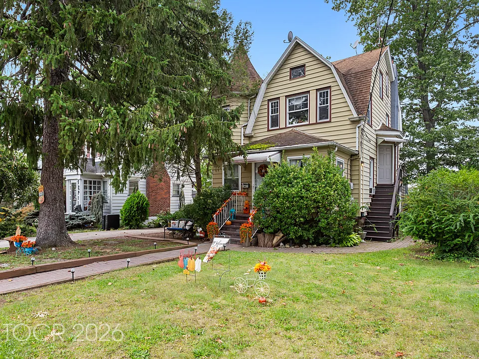 298 Carmita Ave