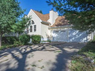 27455 Frederick Dr, Le Claire, IA 52753