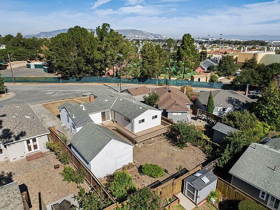 2nd image of 503 Capuchino Dr