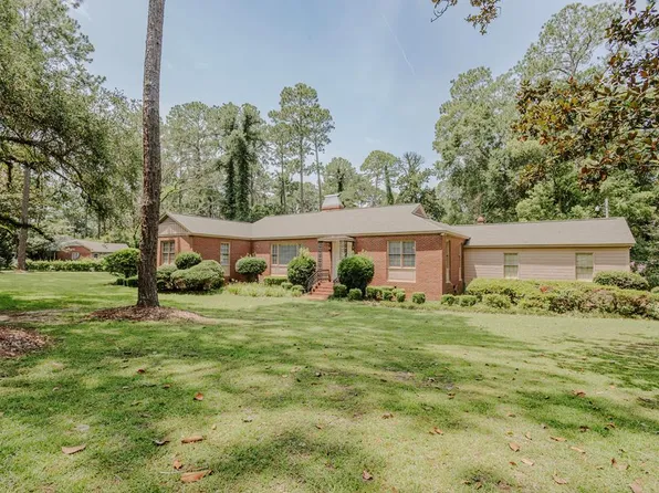 35 Oak Ln, Moultrie, GA 31768