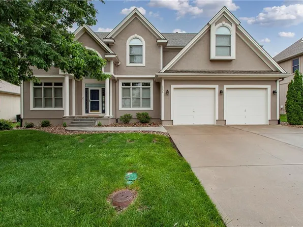 3836 SW Boulder Dr, Lees Summit, MO 64082