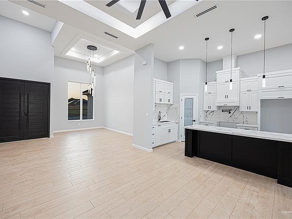 5th image of 2207 David Ave