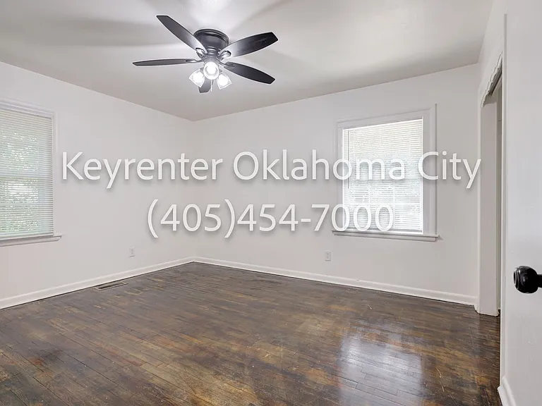 1524 Rowena Ln — Photo 25