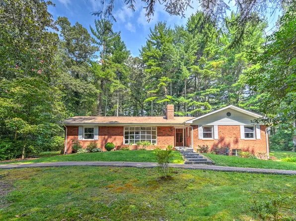 1229 Chanteloup Dr, Hendersonville, NC 28739