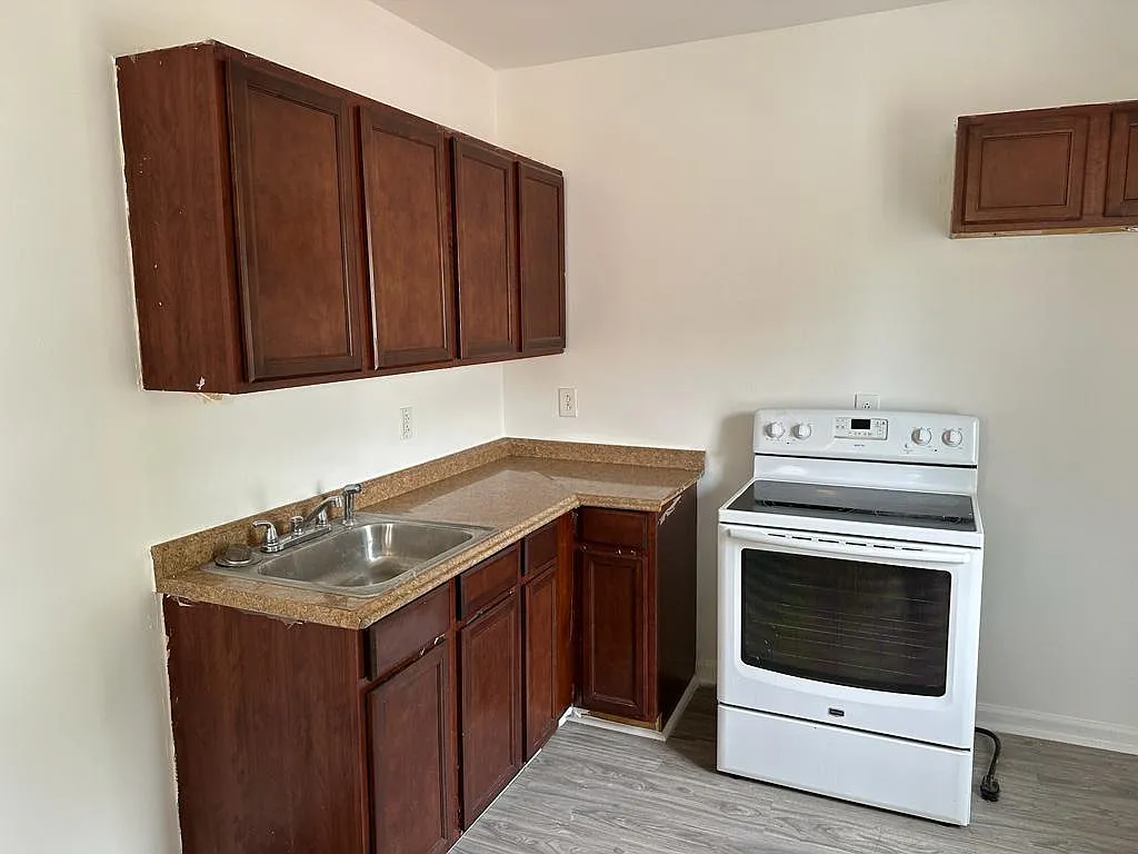 Studio, 500 sqft, $700 — Photo 2