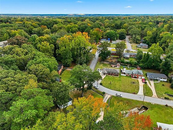 4th image of 2568 Fontaine Cir