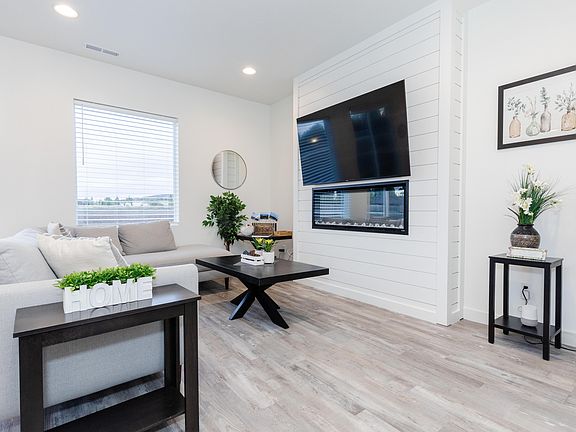 4th image of 349 W Park Dr #116
